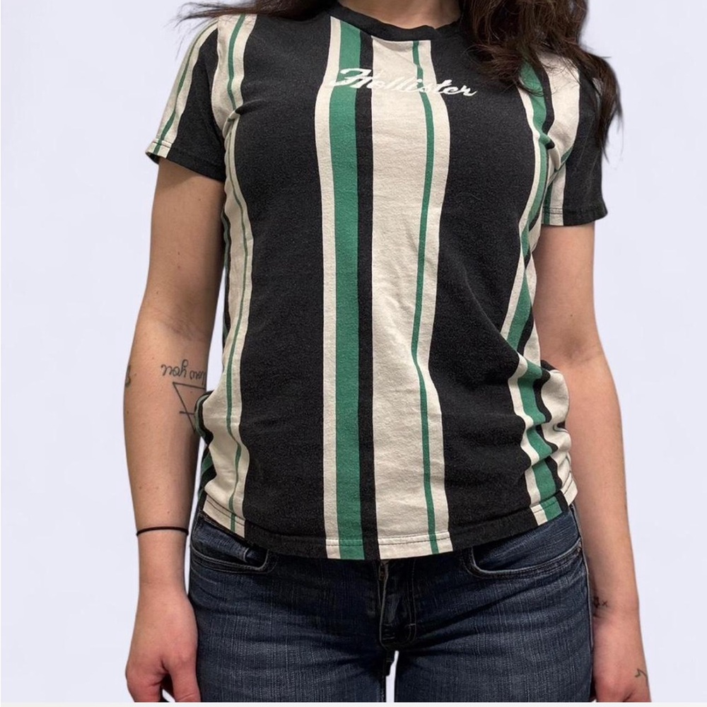 🌊 Hollister Must-Have Collection Striped T-Shirt - Black/Green XS